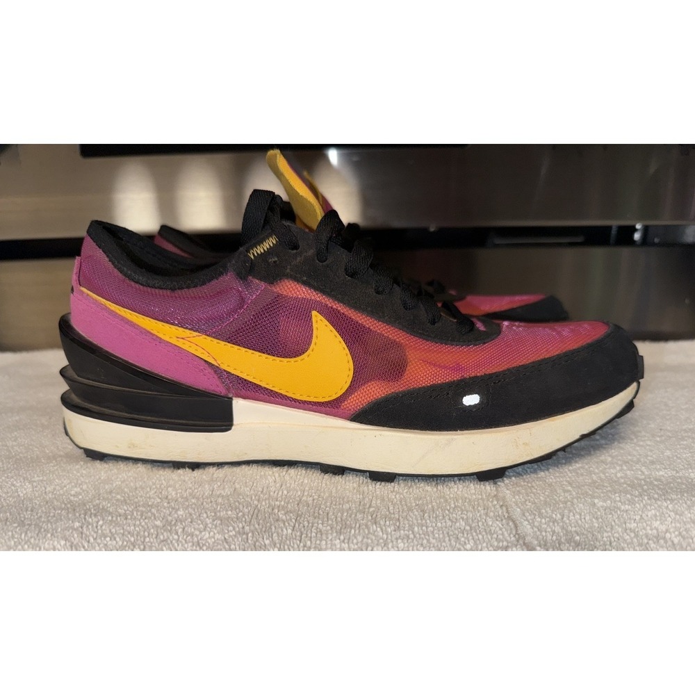Nike Waffle One Size 5.5Y/Women's Size‎ 7Fuchsia Running Shoes Sneakers